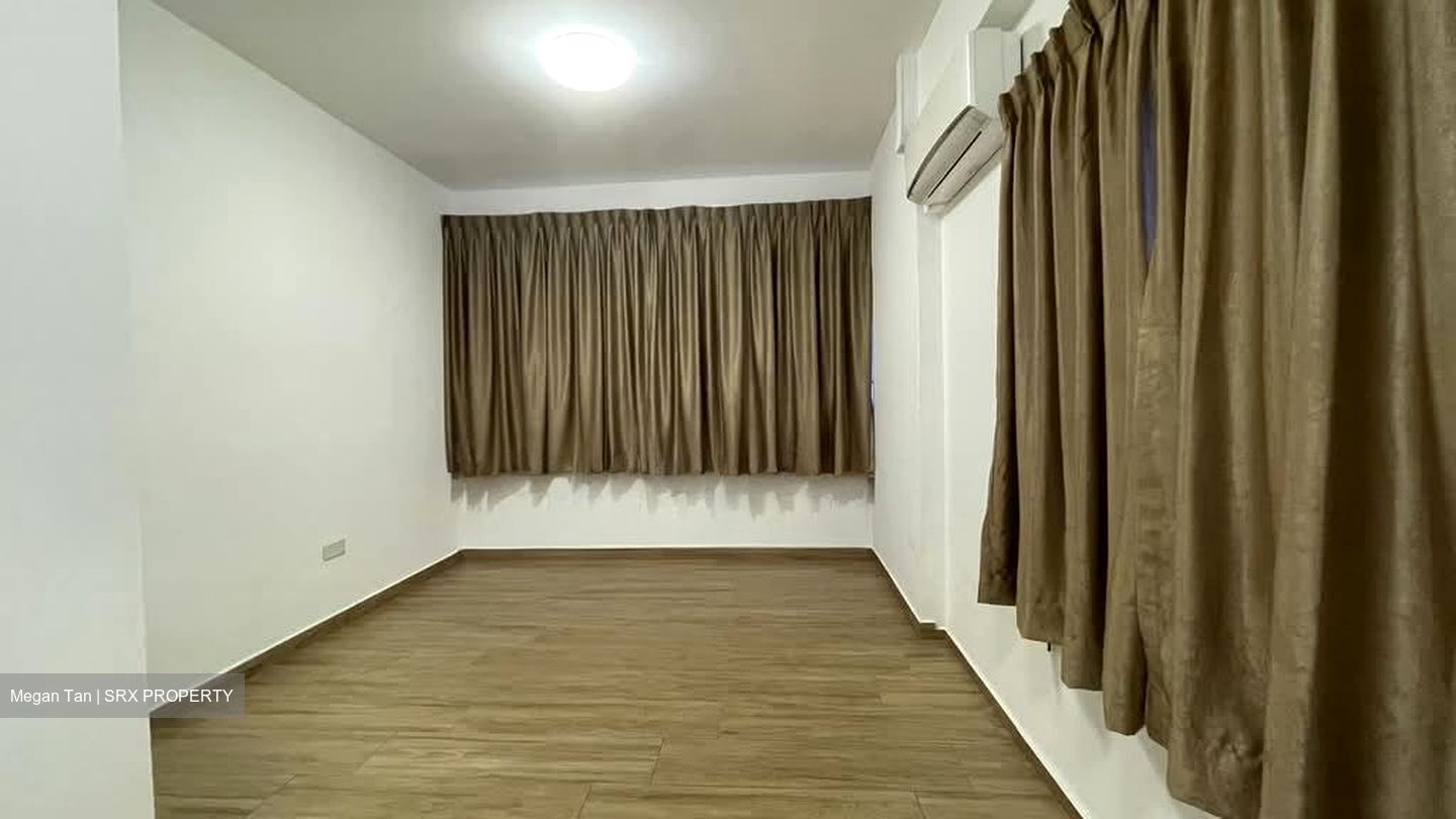Sims Avenue East (D14), Terrace #555302171